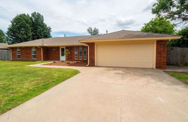 4-bedroom, 2-bath Home Available in Westside Norman! photos photos