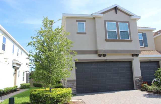 Stunning 3BD/2.5BTH + LOFT End Unit Townhome in Lutz! photos photos