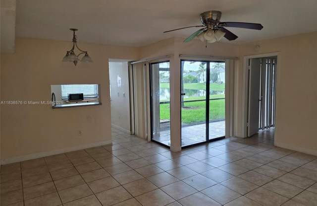 1061 Jefferson Dr photos photos
