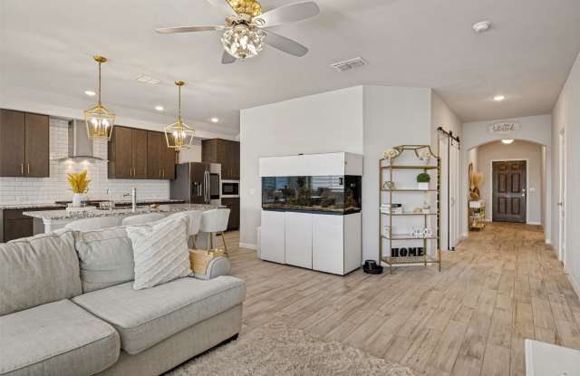 828 Foxtail Bend Gallery 4
