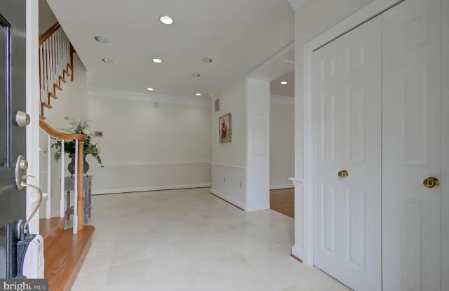 5005 WARREN STREET NW Gallery 4