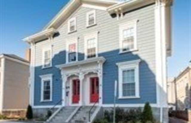 10-12 Lynde St unit: 5 photos photos