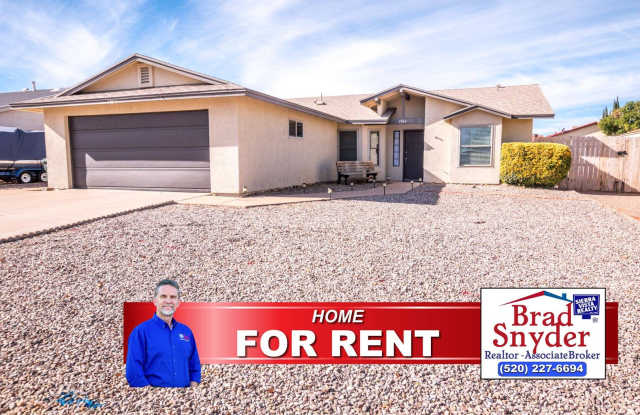 Welcome to this charming 3-bedroom, 2-bath home with Central A/C and Large 2 Car Garage! - 4864 Loma Loop, Sierra Vista, AZ 85635