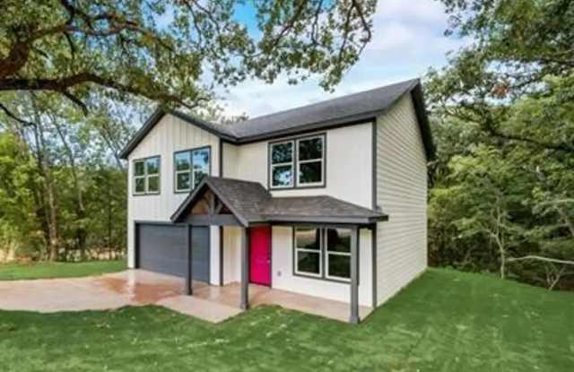 1118 Oak Drive Gallery 1