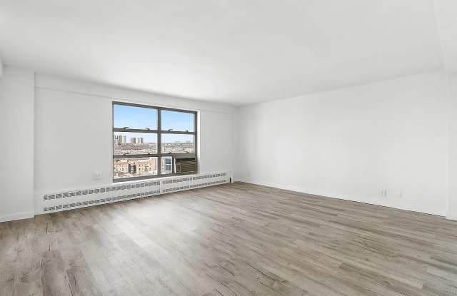 100 La Salle St Apt 19H photos photos