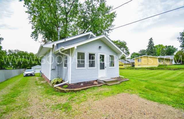 1 Bedroom, 1 Bath Home In Des Moines - 4121 East 29th Street, Des Moines, IA 50317