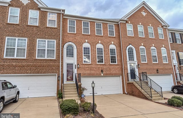 8928 PURPLE LILAC CIRCLE - 8928 Purple Lilac Court, Laurel Hill, VA 22079