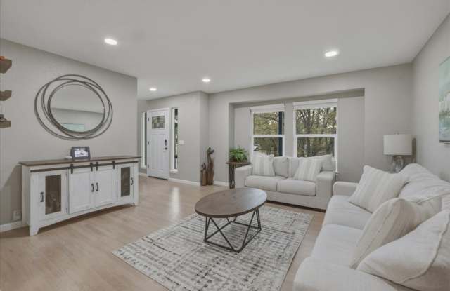 Mountain Views & Modern Comfort | Spacious 5BR Home in Cheyenne Mountain Gallery 4