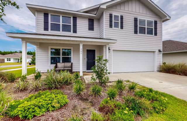 5 Bedroom / 3 Bathroom Home in Hammock Bay w/Fenced in Yard photos photos