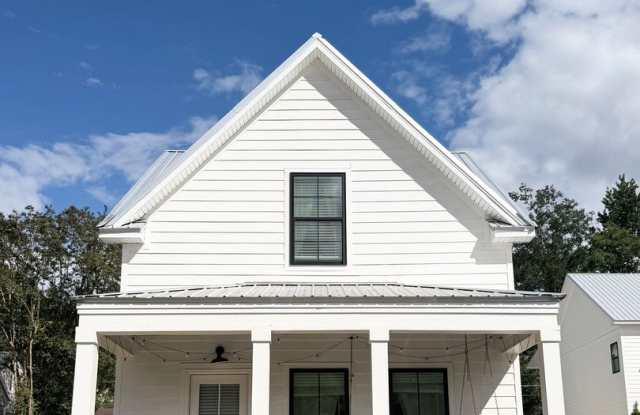 2BR / 2.5BA Cottage — Available Fall 2027! Gallery 1