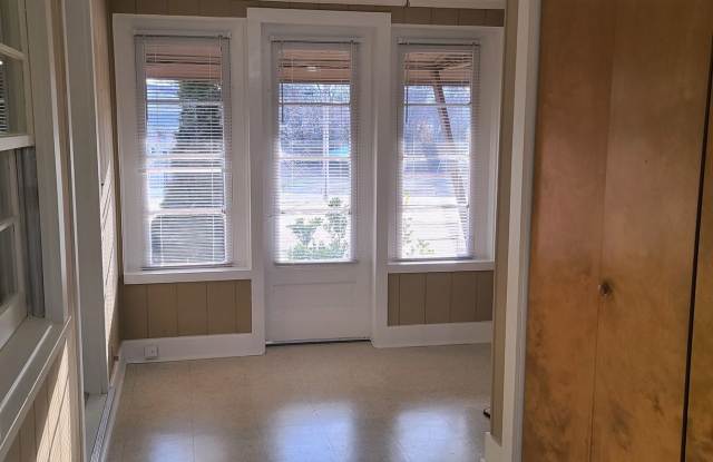 Lone Oak Cottage - 2 bedrm 1 bath Just Available! Gallery 4