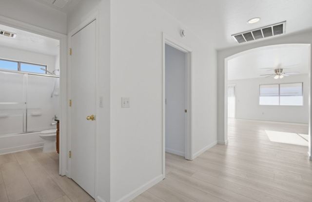 3 Bedroom 2 Bathroom with SOLAR ! Gallery 4
