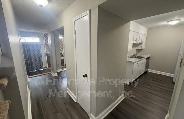 8176 Harley Square Gallery 3
