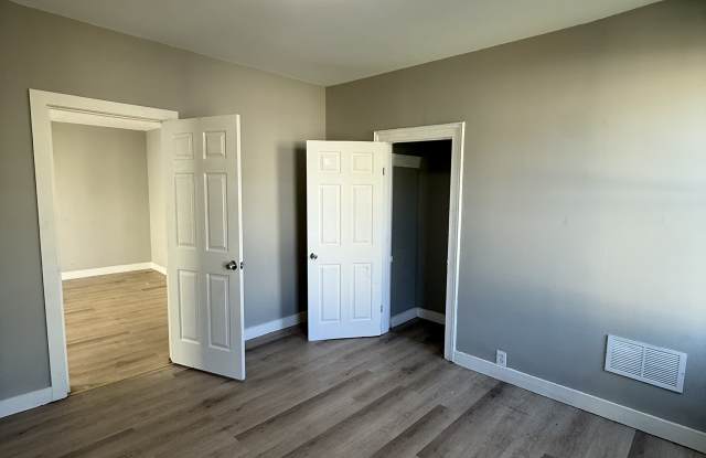 123 Lakeview Avenue - 1 Gallery 3