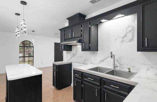 5810 S 28th Ln Gallery 3