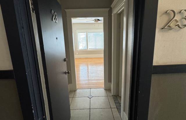 Alamitos Avenue (925) Gallery 1