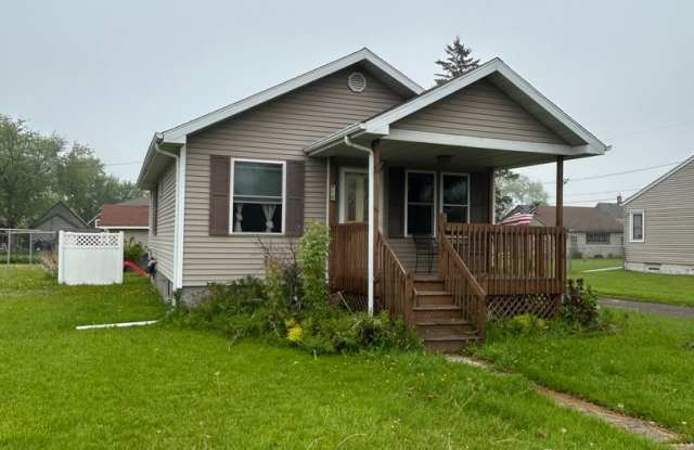 AVAILABLE AUGUST- 2 Bedroom, 1 Bath Home! photos photos