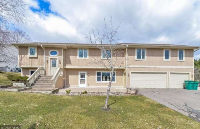 100 Interlachen Way - 100 Interlachen Way, Stillwater, MN 55082