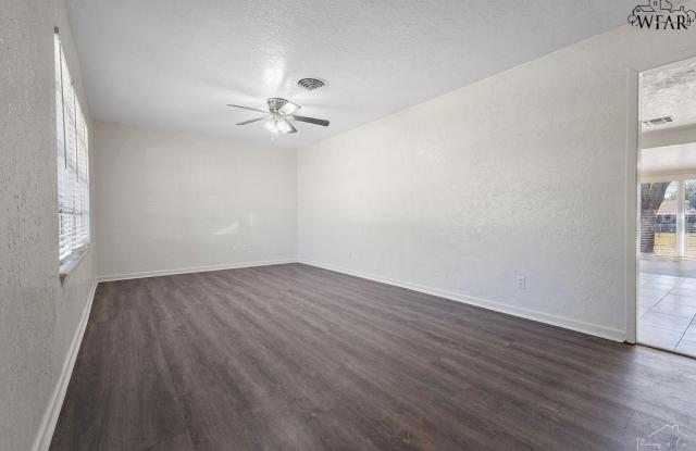 4224 IDLEWOOD DRIVE Gallery 3