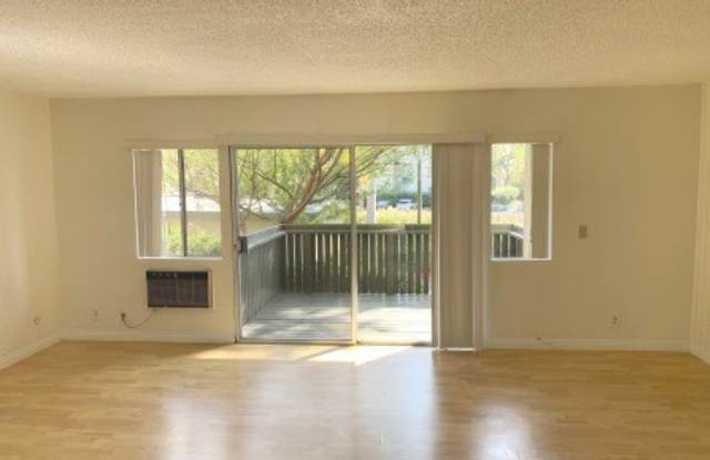 4901 Indianwood Road Gallery 3