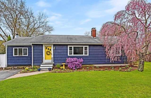323 Great Rd - 323 Great Road, Maynard, MA 01754