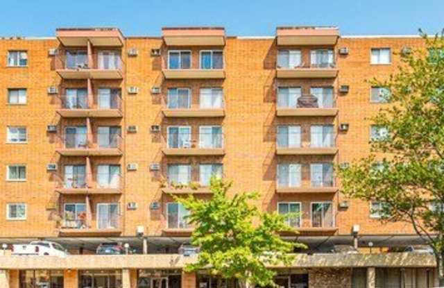 7830 W North Avenue - 7830 West North Avenue, Elmwood Park, IL 60707