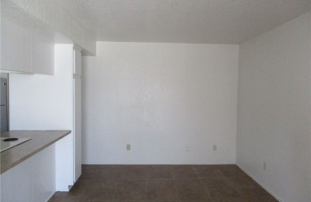 5090 La Calzada Unit B Gallery 2