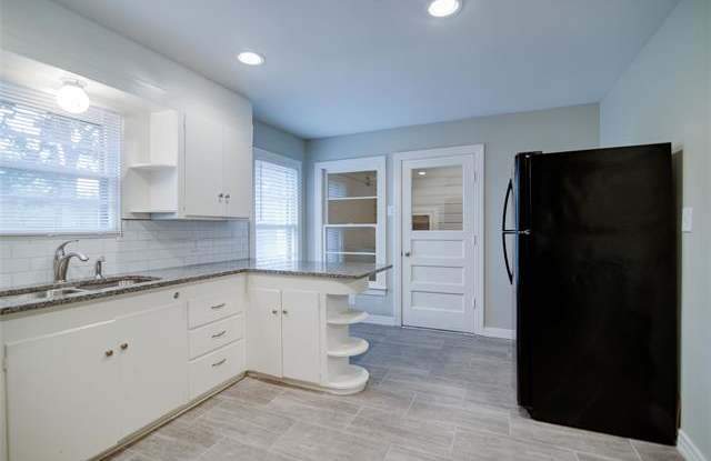 2308 N Edgewood Terrace Gallery 4