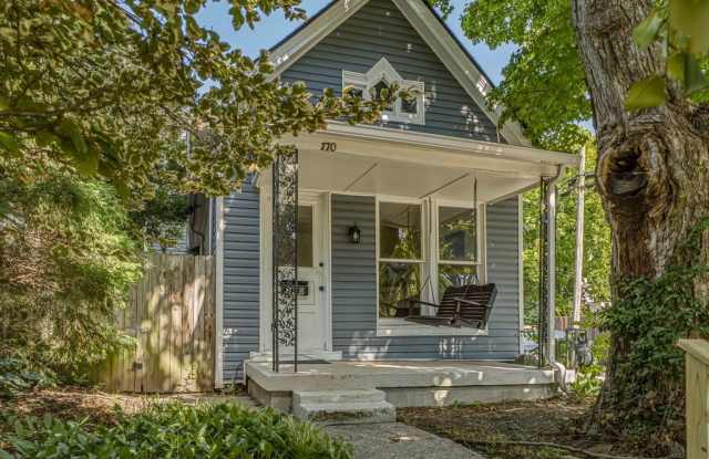 Beautifully renovated 3 bedroom furnished home in Clifton! Gallery 1