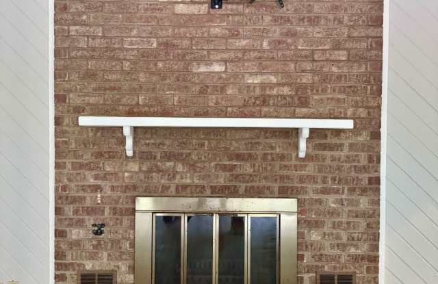 101 Sandham Court Gallery 3