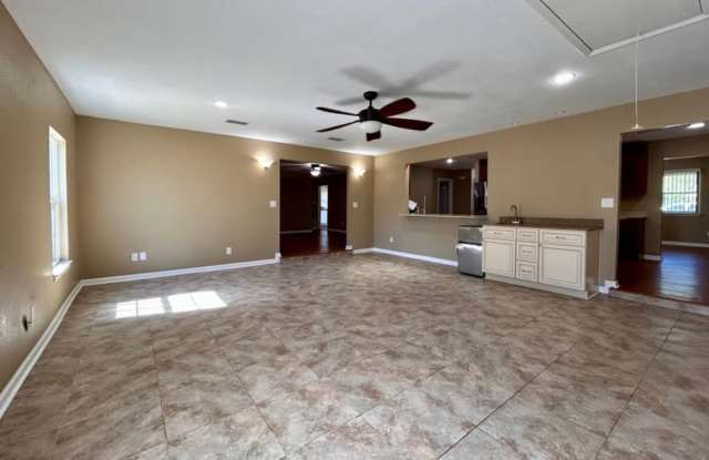 11925 Longwood Drive Gallery 2