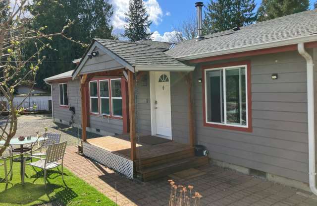 Spacious 3 bed 2 bath home on large lot - 16817 188th Avenue Southeast, Maple Heights-Lake Desire, WA 98058