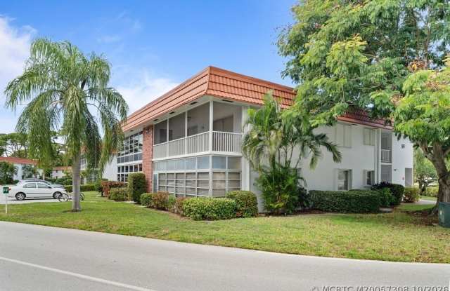 2600 SE Ocean Boulevard Gallery 3