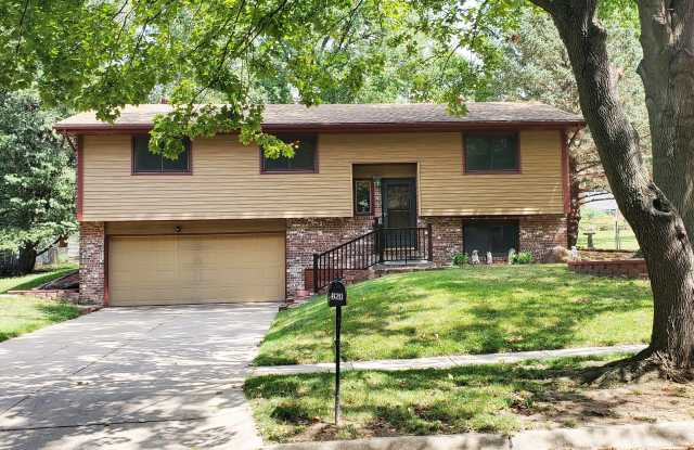 820 Indian Hills Drive - 820 Indian Hills Drive, Lincoln, NE 68520