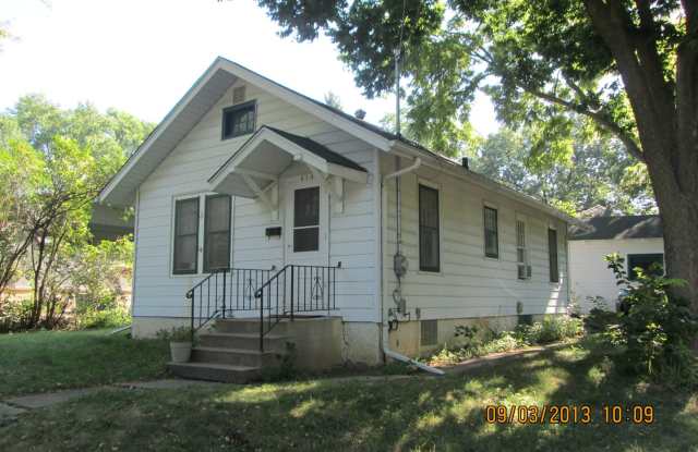 1 bedroom, 1 bath house on Iowa City's east side photos photos