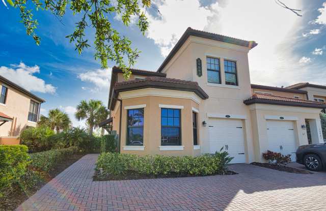 Unfurrnished Annual First Floor 2 Bedroom 2 Bathroom with a Flex Room Condo in Sarasota National! photos photos