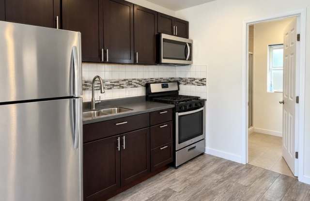 Oversized studio with no shared walls! Gallery 4