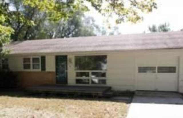 Cute 3 Bed 1.5 Bath Home in KCMO-Available in JUNE!! photos photos