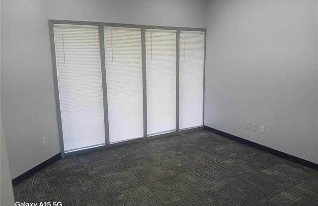 500 MARINERS PLAZA Drive Gallery 3