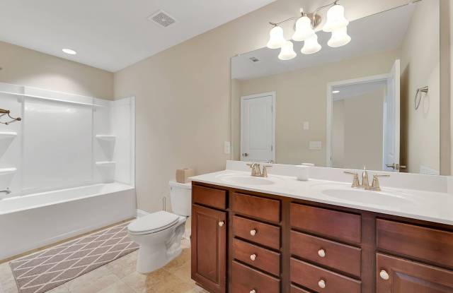 Sparkling clean 4 bedroom home in Spring Hill's Brixworth neighborhood Gallery 3