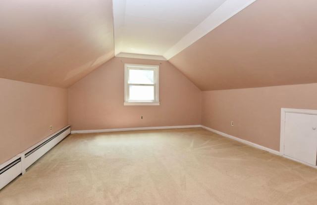 North Colonie School District 4 Bedrooms 1 Bath Gallery 3