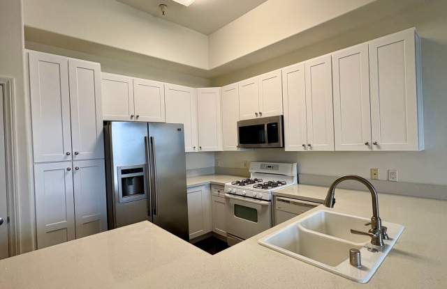 2 Bedroom Condo in Downtown Ventura with Ocean Views! - 436 Poli Street, Ventura, CA 93001
