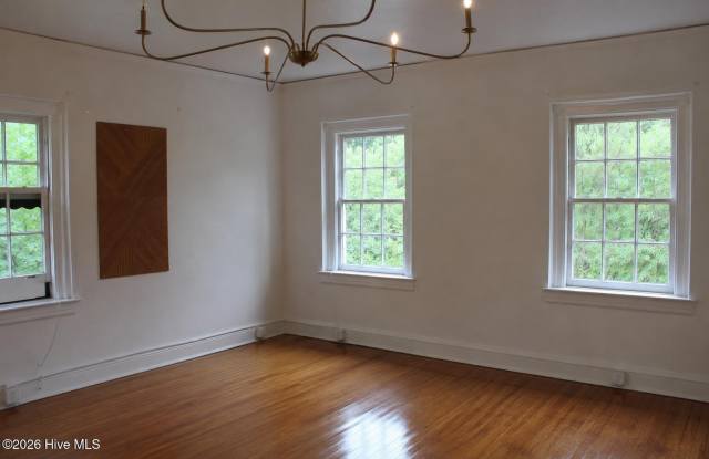 124 NW Broad Street Gallery 3