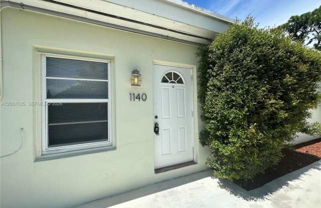 1140 NE 1st Ave photos photos