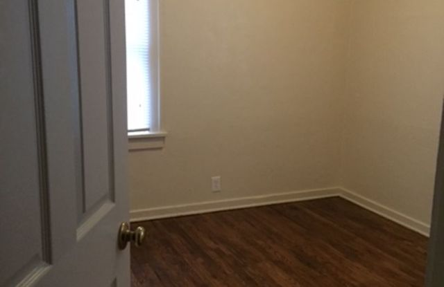 $860.00 2 bedroom, 1 bath with a garage located in Burton Gallery 3