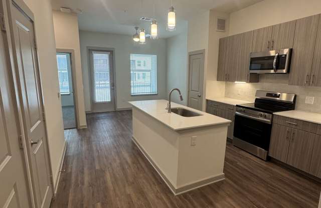 2255 West White Street photos photos