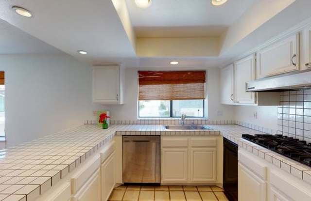 1470 Palisades Drive photos photos