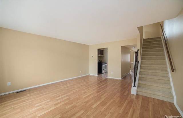 28234 UNIVERSAL Drive Gallery 3