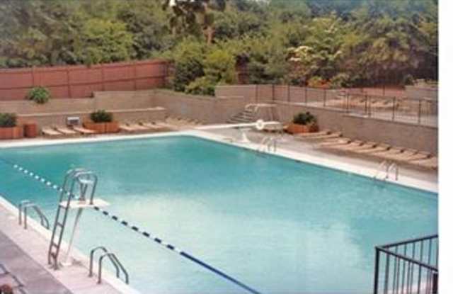 Walk to Brookline Village T stop  Longwood medical area! Extra Large 1 bedroom Available 3/1 - 99 Pond Avenue, Brookline, MA 02445