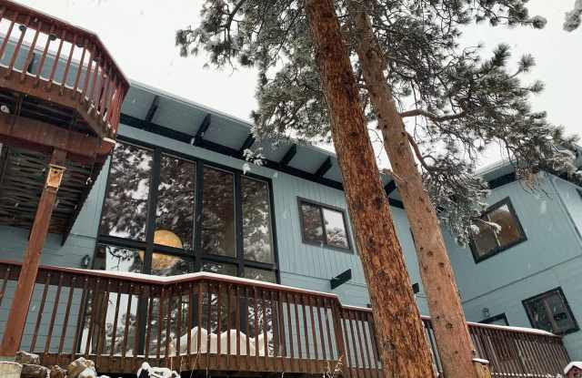 490 Meadow View Drive Gallery 1
